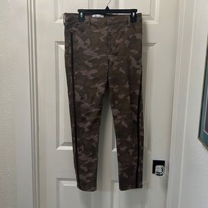 Skinny Girl skinny camo jeans size 6